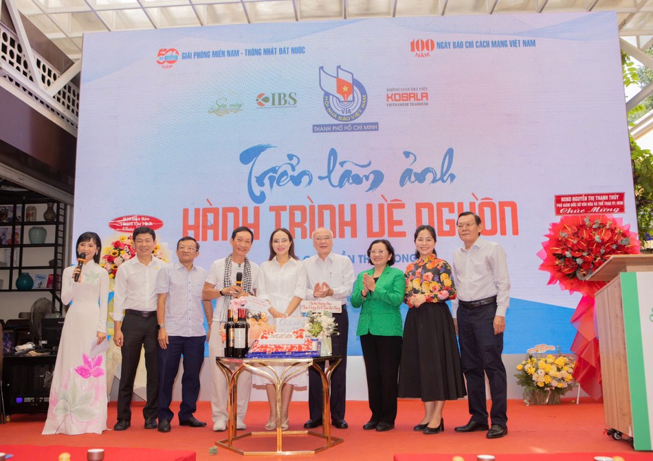 Triển lãm ảnh “Hành trình về nguồn” của nhiếp ảnh gia Trần Thế Phong, diễn ra tại đường sách TP.HCM từ ngày 6 đến 8-6 Triển lãm ảnh “Hành trình về nguồn” của nhiếp ảnh gia Trần Thế Phong, diễn ra tại đường sách TP.HCM từ ngày 6 đến 8-6