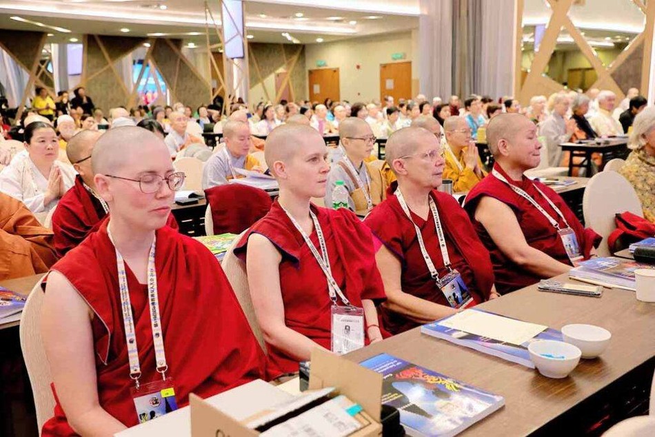 Hội nghị Quốc tế Sakyadhita lần thứ 19 có chủ đề: “Sự chuyển mình trong thời đại mới: Phụ nữ Phật giáo trong thời kỳ chuyển tiếp” Hội nghị Quốc tế Sakyadhita lần thứ 19 có chủ đề: “Sự chuyển mình trong thời đại mới: Phụ nữ Phật giáo trong thời kỳ chuyển tiếp”