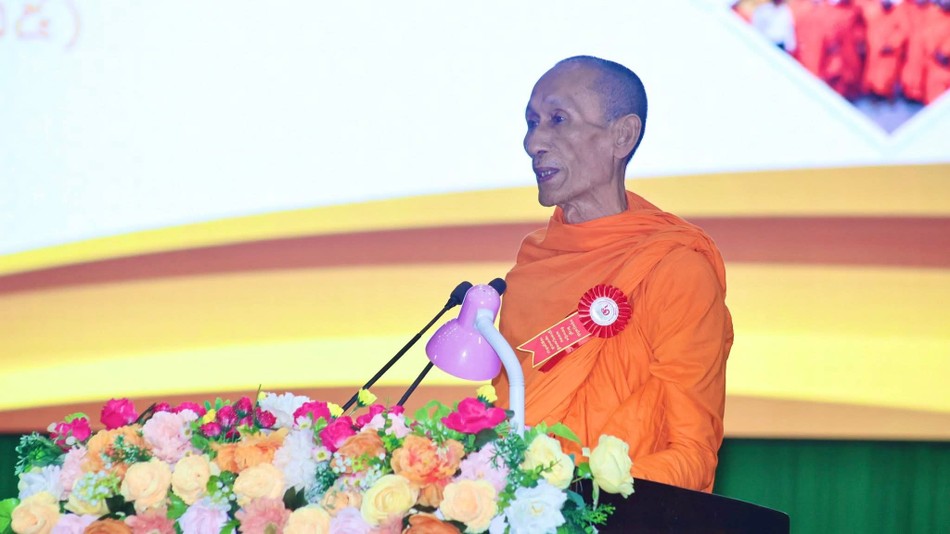 Hòa thượng Thạch Oai phát biểu ôn lại kỷ niệm 60 năm thành lập Hội Đoàn kết Sư sãi yêu nước tỉnh Trà Vinh Hòa thượng Thạch Oai phát biểu ôn lại kỷ niệm 60 năm thành lập Hội Đoàn kết Sư sãi yêu nước tỉnh Trà Vinh