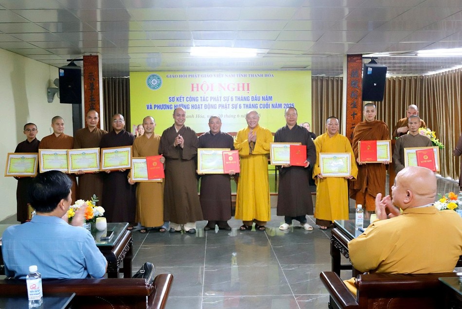 Tặng Bằng tuyên dương công đức Tặng Bằng tuyên dương công đức