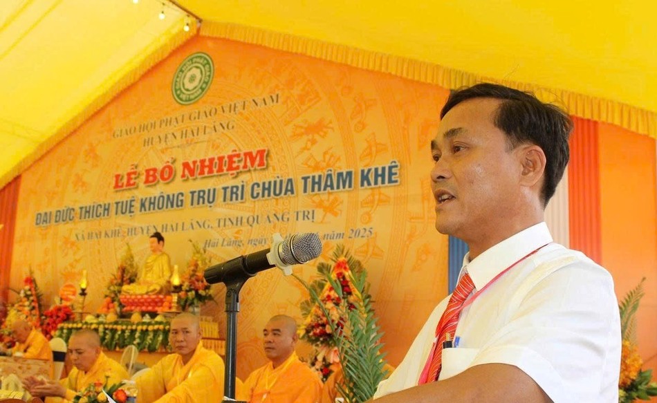 Ông Hà Văn Hiếu, Phó Chủ tịch HĐND xã Hải Khê phát biểu chúc mừng Ông Hà Văn Hiếu, Phó Chủ tịch HĐND xã Hải Khê phát biểu chúc mừng