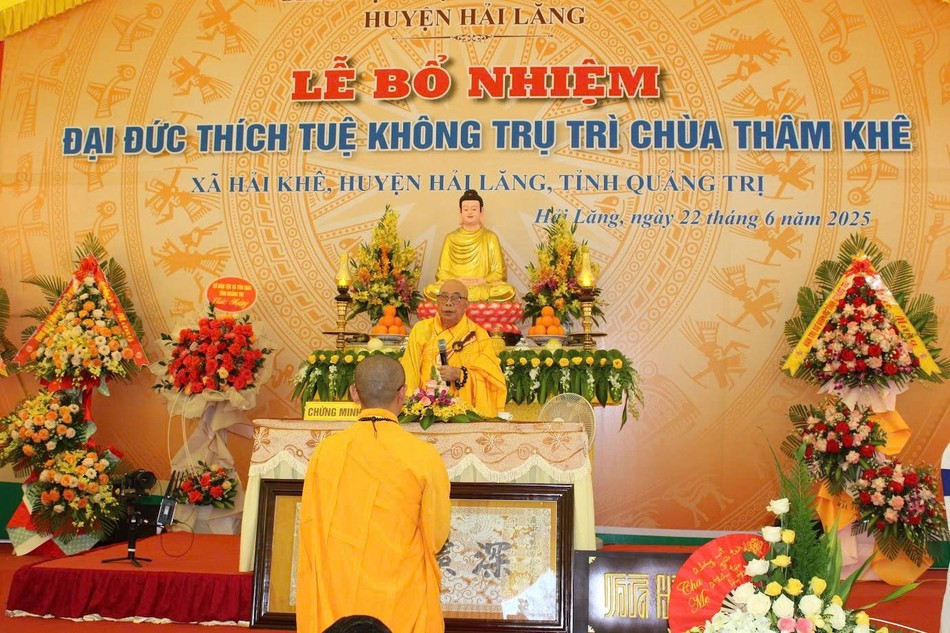 Hòa thượng Thích Thiện Tấn ban đạo từ Hòa thượng Thích Thiện Tấn ban đạo từ