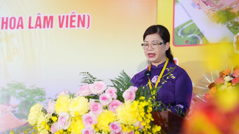 Phó Chủ tịch UBND H.Đông Anh Nguyễn Thị Tám phát biểu Phó Chủ tịch UBND H.Đông Anh Nguyễn Thị Tám phát biểu