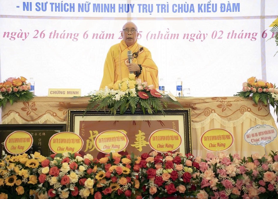 Hòa thượng Thích Thiện Tấn ban đạo từ Hòa thượng Thích Thiện Tấn ban đạo từ