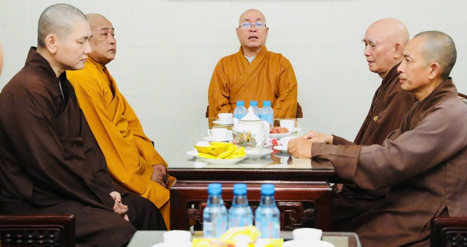 Thượng tọa Thích Đạt Đức phát biểu Thượng tọa Thích Đạt Đức phát biểu