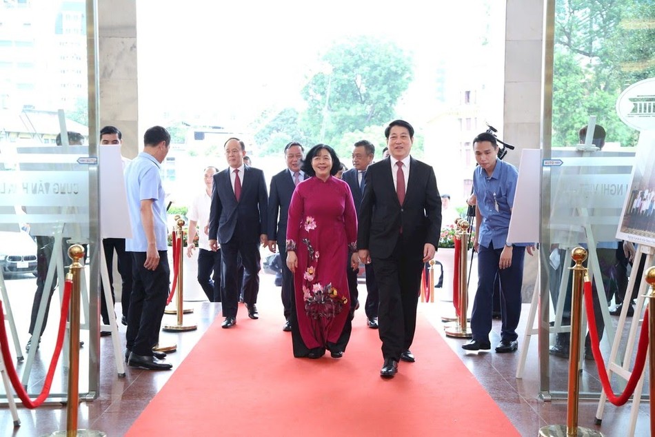 Chủ tịch nước Lương Cường dự Lễ công bố các quyết định tại TP.Hà Nội. Hà Nội là 1 trong 11 tỉnh, thành được giữ nguyên, tổ chức công bố các nghị quyết, quyết định của Trung ương và thành phố đối với xã, phường