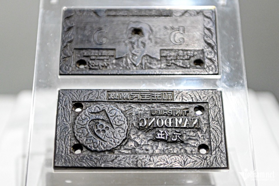 Khuôn in tín phiếu mệnh giá 5 đồng, có niên đại năm 1947... Khuôn in tín phiếu mệnh giá 5 đồng, có niên đại năm 1947...