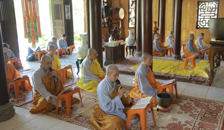 Trang nghiêm những thời kinh cầu nguyện