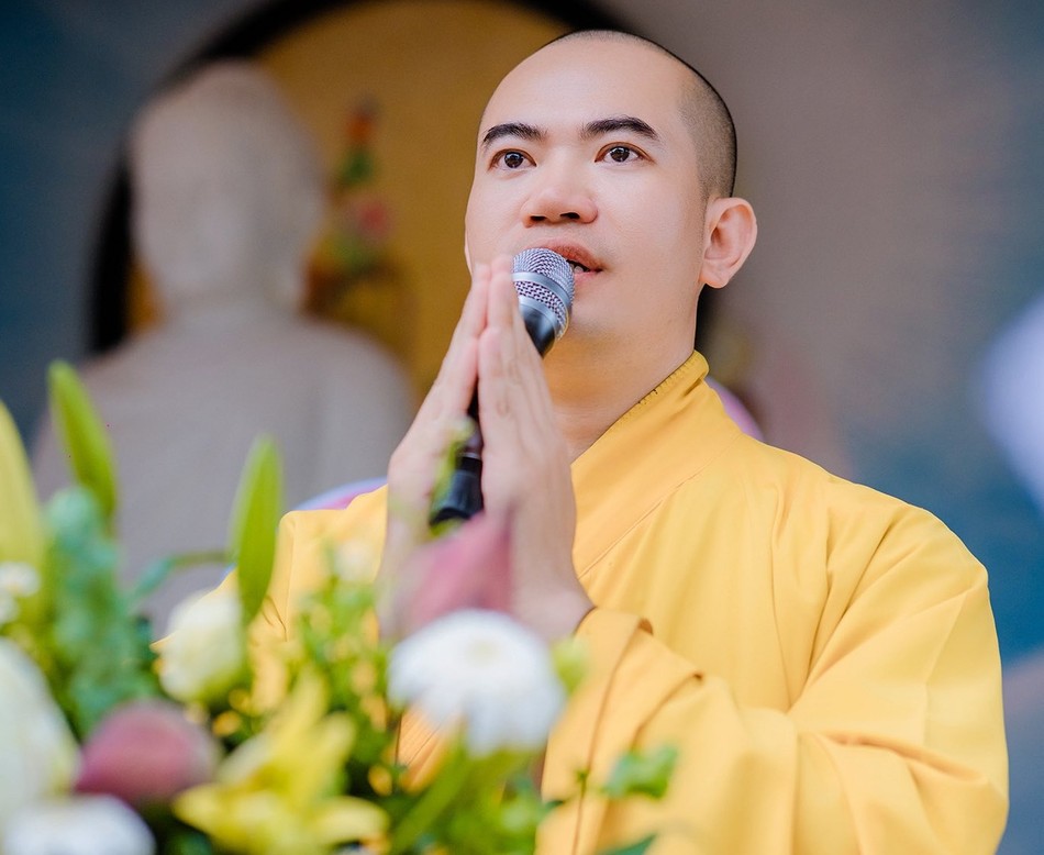 Đại đức Thích Nguyên Giới, trụ trì chùa Yên Mạch phát biểu khai mạc, khái quát về lịch sử chùa