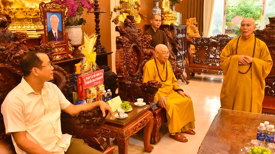 Thượng tọa Thích Nhuận Bảo phát biểu Thượng tọa Thích Nhuận Bảo phát biểu