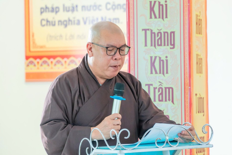 Đại đức Thích Đạo Không trình dự kiến nhân sự của 12 ban chuyên môn trực thuộc Đại đức Thích Đạo Không trình dự kiến nhân sự của 12 ban chuyên môn trực thuộc