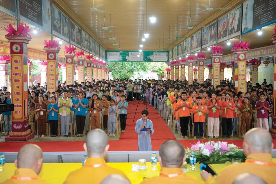 Đại diện các khóa sinh dâng lời tác bạch