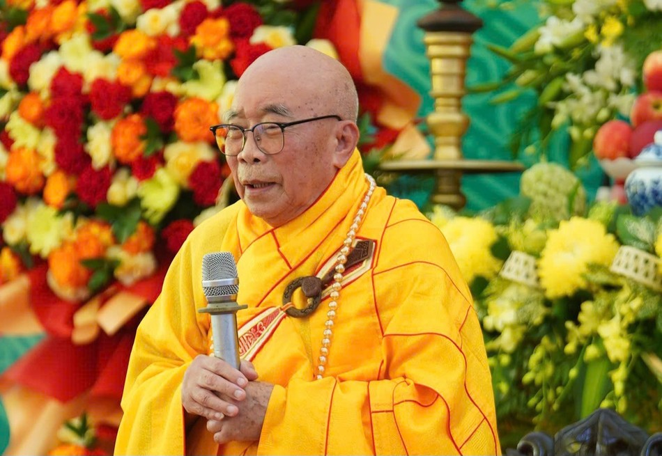Hòa thượng Thích Thiện Tấn ban đạo từ Hòa thượng Thích Thiện Tấn ban đạo từ