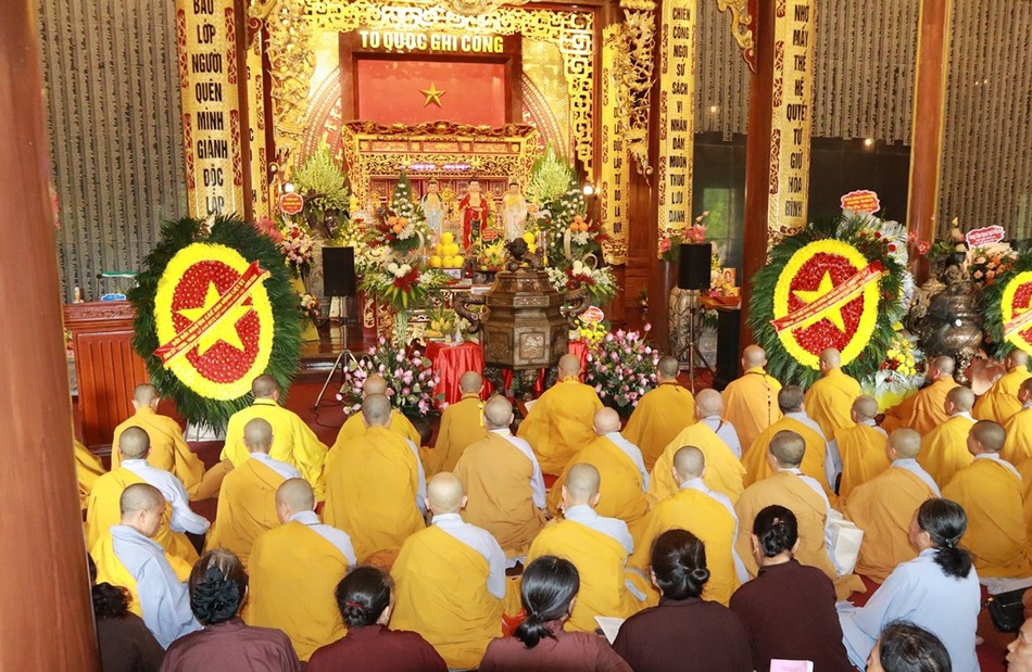 Trang nghiêm khóa lễ