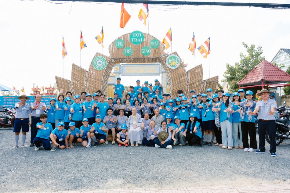 Mùa hè rực rỡ của tuổi trẻ tại chùa