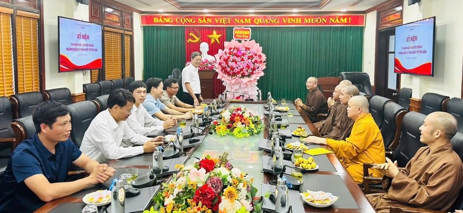 Phó Giám đốc Sở Nội vụ, Trưởng ban Dân tộc và Tôn giáo tỉnh Vũ Tiến Tuấn phát biểu Phó Giám đốc Sở Nội vụ, Trưởng ban Dân tộc và Tôn giáo tỉnh Vũ Tiến Tuấn phát biểu