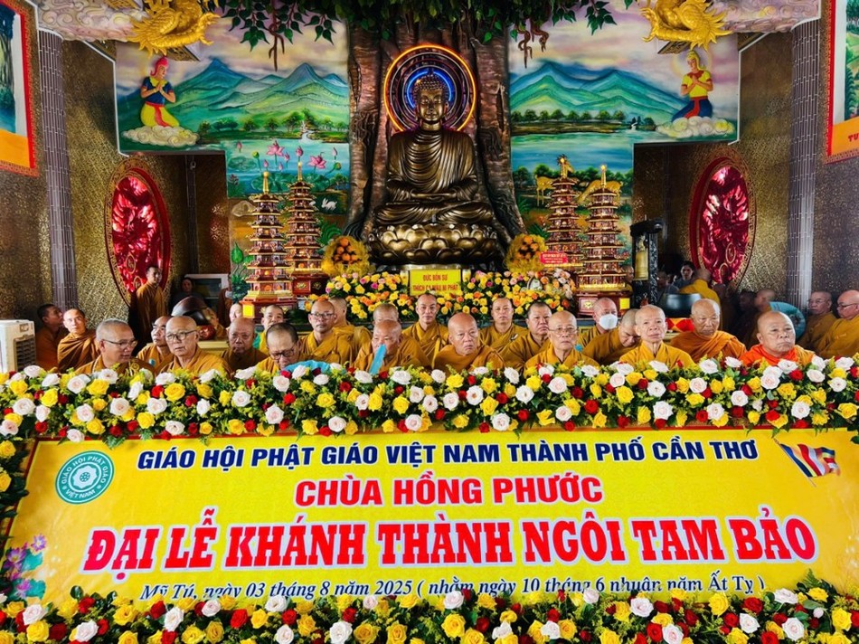 Chư tôn giáo phẩm chứng minh buổi lễ Chư tôn giáo phẩm chứng minh buổi lễ
