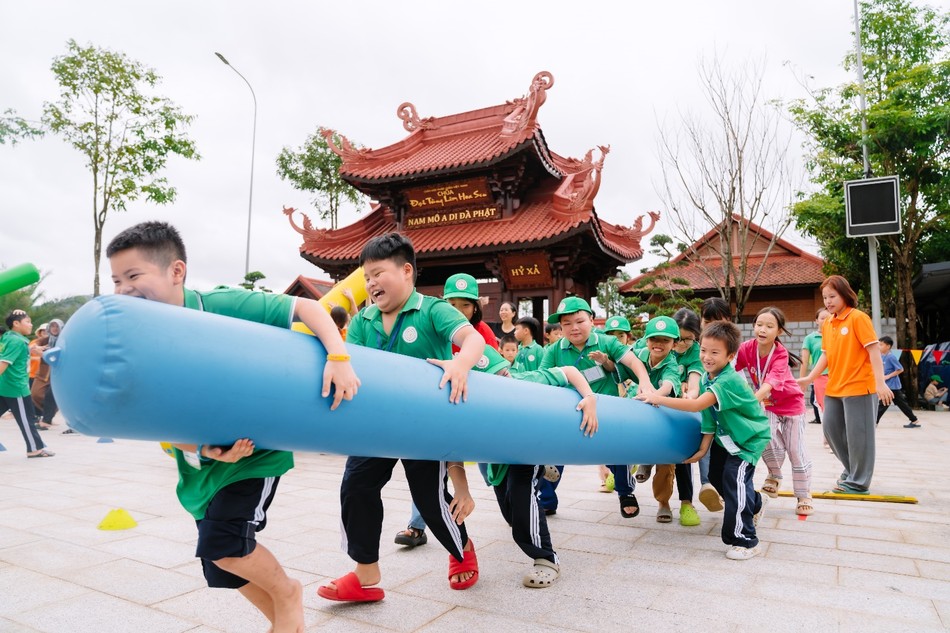 Giải phóng năng lượng với hoạt động Teambuilding - Trò chơi lớn Giải phóng năng lượng với hoạt động Teambuilding - Trò chơi lớn