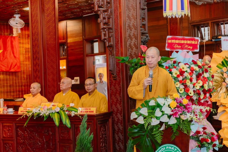 Thượng tọa Thích Minh Nhẫn tuyên đọc quyết định của Hội đồng Trị sự về việc công cử nhân sự chủ chốt và phê chuẩn thành phần nhân sự Ban Trị sự GHPGVN tỉnh Đắk Lắk (mới), nhiệm kỳ 2022-2027 Thượng tọa Thích Minh Nhẫn tuyên đọc quyết định của Hội đồng Trị sự về việc công cử nhân sự chủ chốt và phê chuẩn thành phần nhân sự Ban Trị sự GHPGVN tỉnh Đắk Lắk (mới), nhiệm kỳ 2022-2027