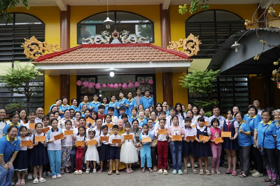 Câu lạc bộ Hành trình xanh chùa Liên Hoa kỷ niệm 9 năm ngày thành lập Câu lạc bộ Hành trình xanh chùa Liên Hoa kỷ niệm 9 năm ngày thành lập