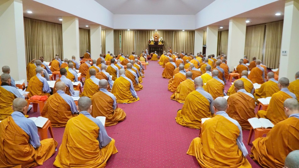 Chư Ni tụng giới ở Thiền đường 2 Chư Ni tụng giới ở Thiền đường 2