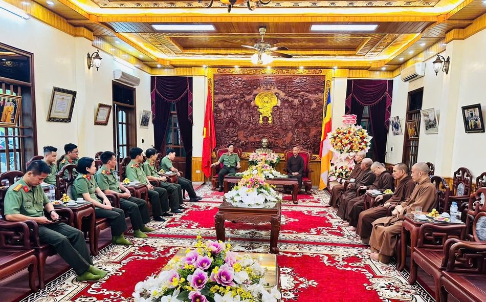 Quang cảnh buổi tiếp thân mật tại trụ sở Ban Trị sự GHPGVN tỉnh Ninh Bình