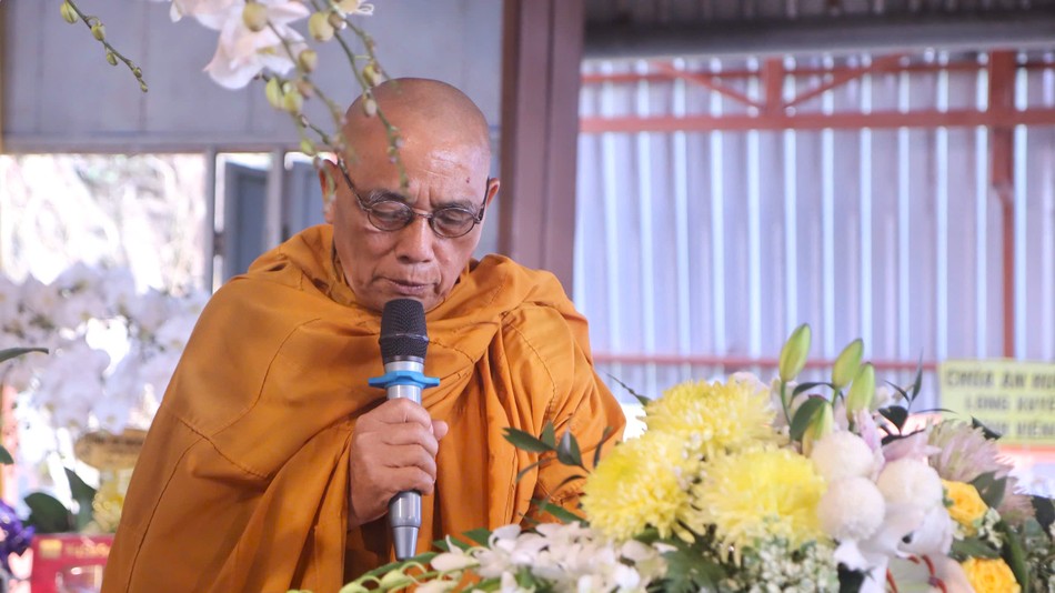 Hòa thượng Thích Giác Minh cung tuyên tiểu sử cố Trưởng lão Hòa thượng Giác Dũng Hòa thượng Thích Giác Minh cung tuyên tiểu sử cố Trưởng lão Hòa thượng Giác Dũng