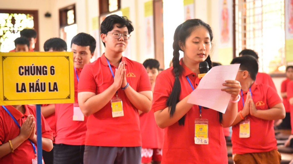 Đại diện các khóa sinh dâng lời phát nguyện Đại diện các khóa sinh dâng lời phát nguyện