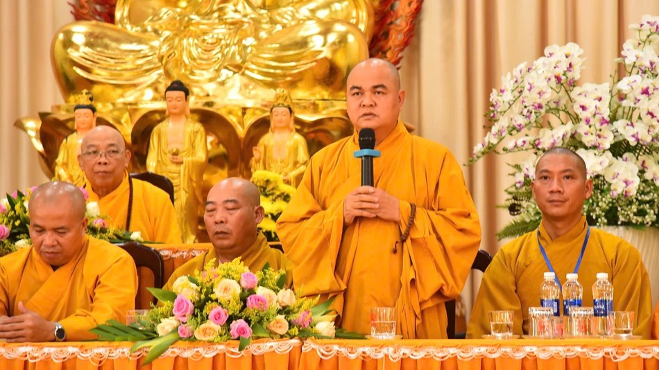 Đại đức Thích Nhuận Pháp ban huấn từ Đại đức Thích Nhuận Pháp ban huấn từ