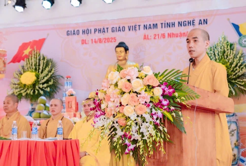 Đại đức Thích Trí Không phát biểu khai mạc