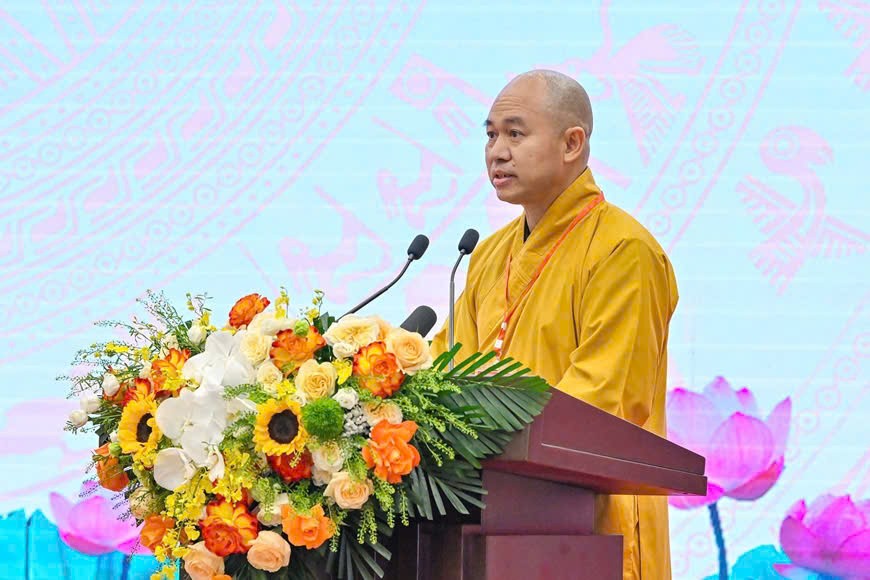 Thượng tọa Thích Đức Thiện, Phó Chủ tịch kiêm Tổng Thư ký Hội đồng Trị sự GHPGVN phát biểu tại buổi gặp mặt