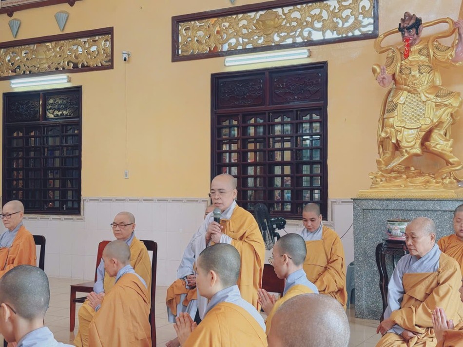 Ni sư Thích nữ Như Thức tri ân phái đoàn Ban Trị sự GHPGVN tỉnh Vĩnh Long Ni sư Thích nữ Như Thức tri ân phái đoàn Ban Trị sự GHPGVN tỉnh Vĩnh Long