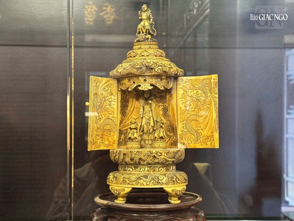 Tượng Phật bằng ngà phong cách Nhật Bản Tượng Phật bằng ngà phong cách Nhật Bản