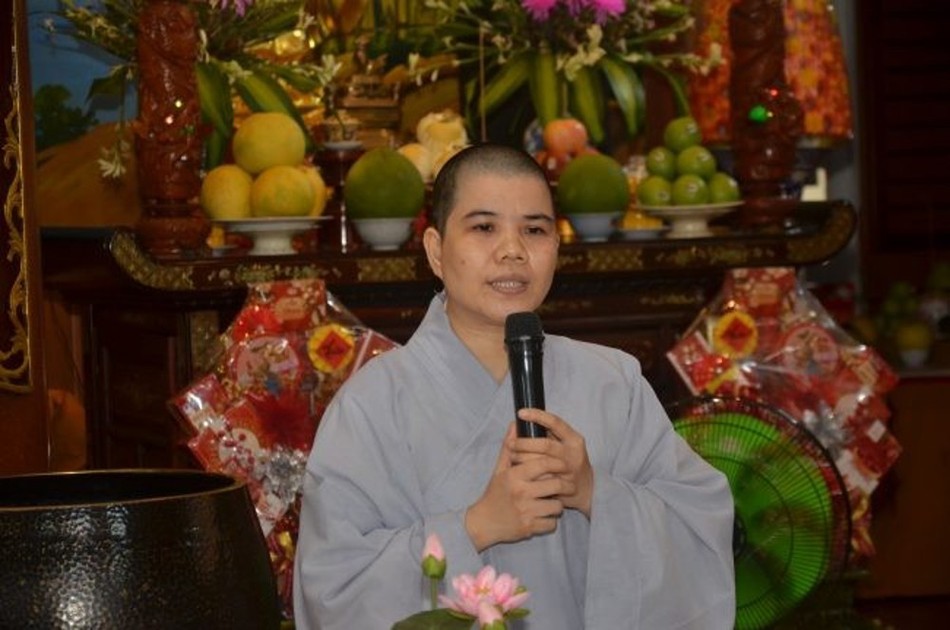 Sư cô Thích nữ Thanh Quế phát biểu Sư cô Thích nữ Thanh Quế phát biểu