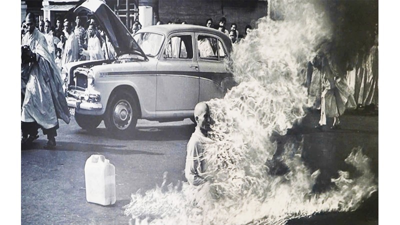 Hành động tự thiêu của Bồ-tát Thích Quảng Đức, ngày 11-6-1963 Hành động tự thiêu của Bồ-tát Thích Quảng Đức, ngày 11-6-1963