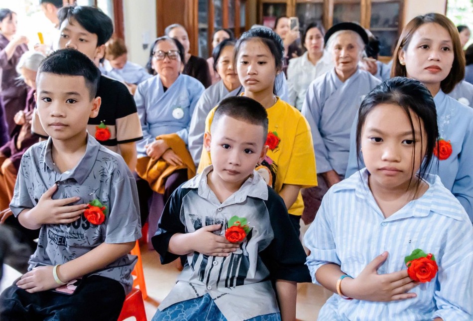 Hoa hồng cài áo nhân mùa Vu lan Hoa hồng cài áo nhân mùa Vu lan