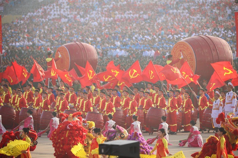 Màn biểu diễn trống hội chào mừng Lễ kỷ niệm, diễu binh, diễu hành 80 năm Cách mạng Tháng Tám và Quốc khánh 2-9 - Ảnh: Nhật Bắc Màn biểu diễn trống hội chào mừng Lễ kỷ niệm, diễu binh, diễu hành 80 năm Cách mạng Tháng Tám và Quốc khánh 2-9 - Ảnh: Nhật Bắc