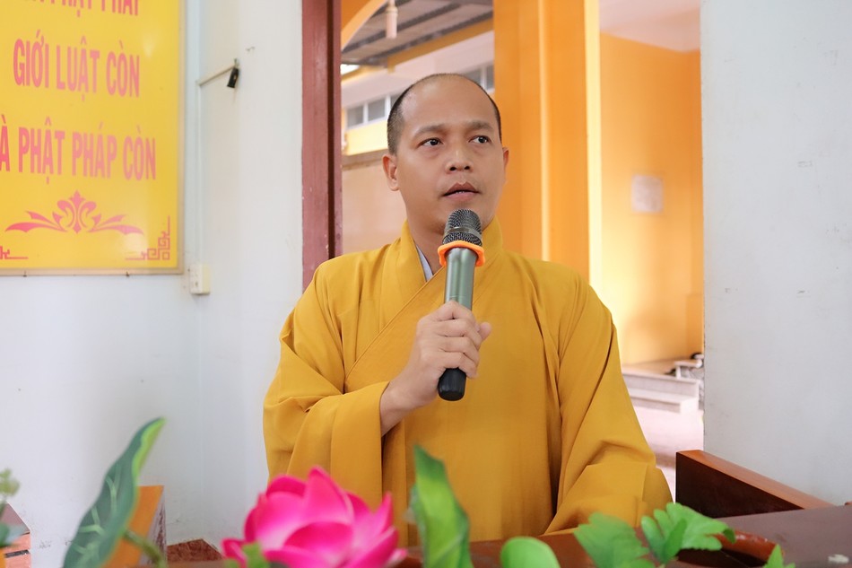 Đại đức Thích Minh Hải báo cáo tổng kết khóa An cư kiết hạ Phật lịch 2569