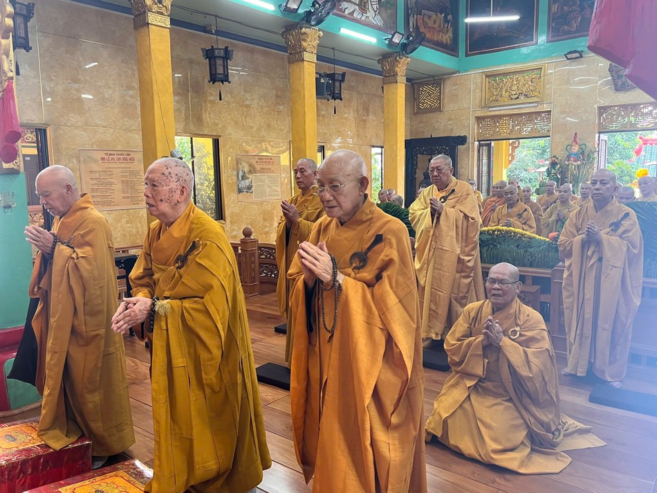 Chư tôn giáo phẩm chứng minh