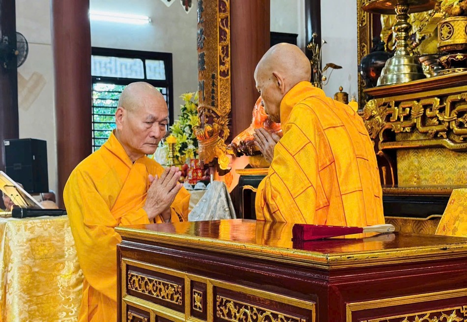 Nhị vị Hòa thượng đối thú Tự tứ Nhị vị Hòa thượng đối thú Tự tứ