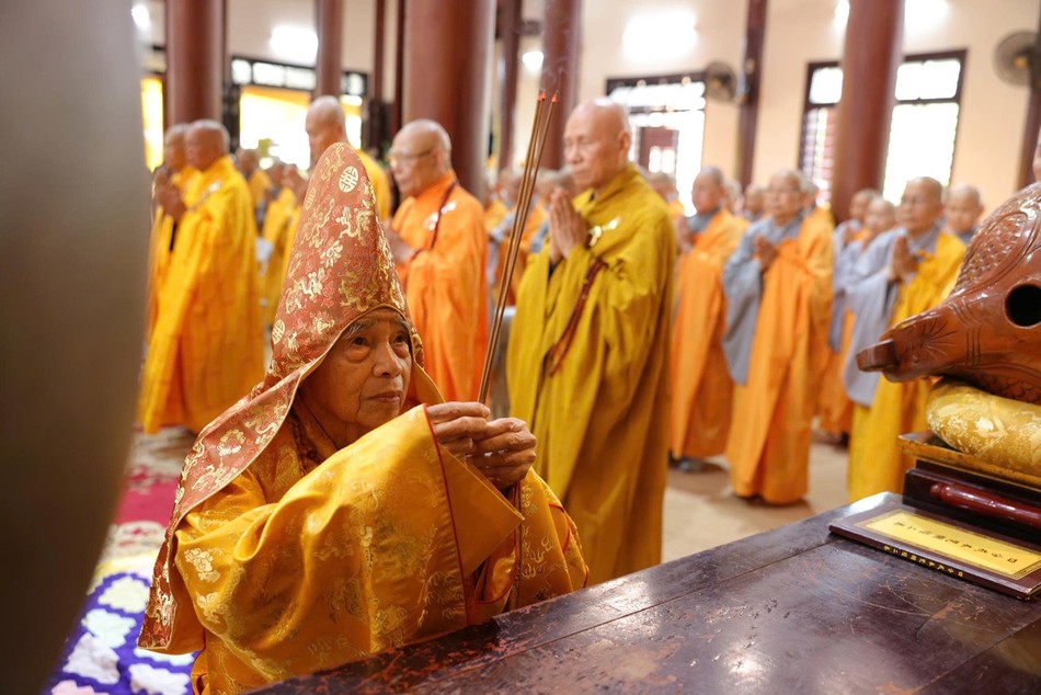 Trưởng lão Hòa thượng Thích Đức Thanh niêm hương cử hành Lễ Vu Lan Trưởng lão Hòa thượng Thích Đức Thanh niêm hương cử hành Lễ Vu Lan