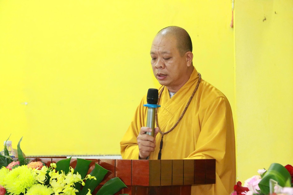 Thượng tọa Thích Trí Khả công bố quyết định Thượng tọa Thích Trí Khả công bố quyết định