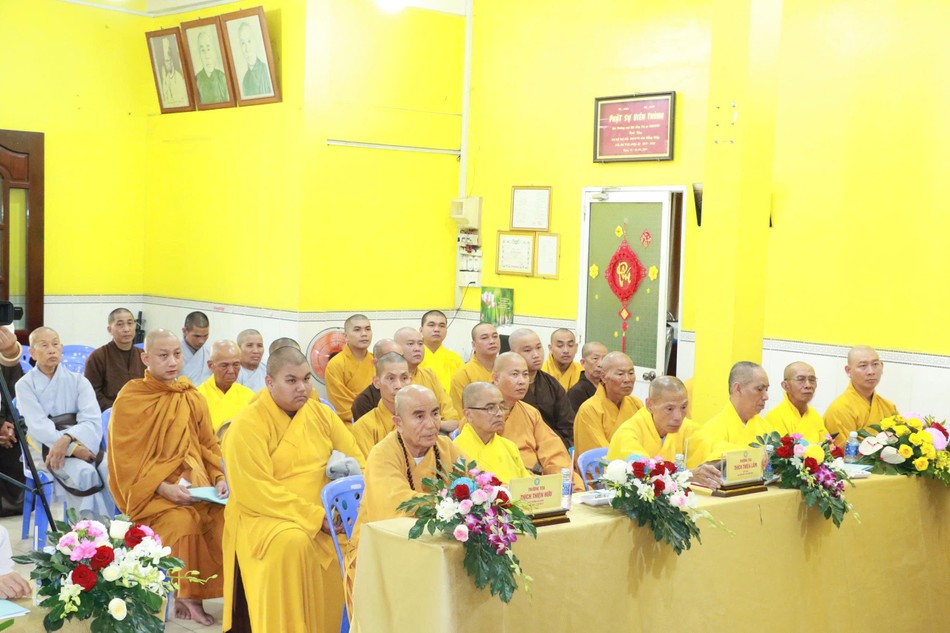 Chư tôn đức tham dự phiên họp Chư tôn đức tham dự phiên họp