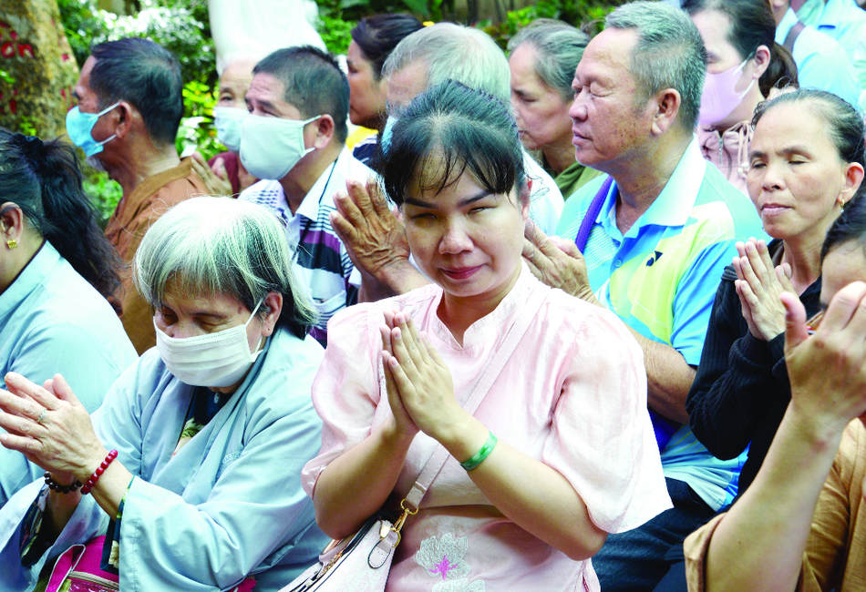Chị Như Ý với lòng thành thiết tha hướng về cha mẹ trong mùa Vu lan - Báo hiếu - Ảnh: Bảo Toàn Chị Như Ý với lòng thành thiết tha hướng về cha mẹ trong mùa Vu lan - Báo hiếu - Ảnh: Bảo Toàn