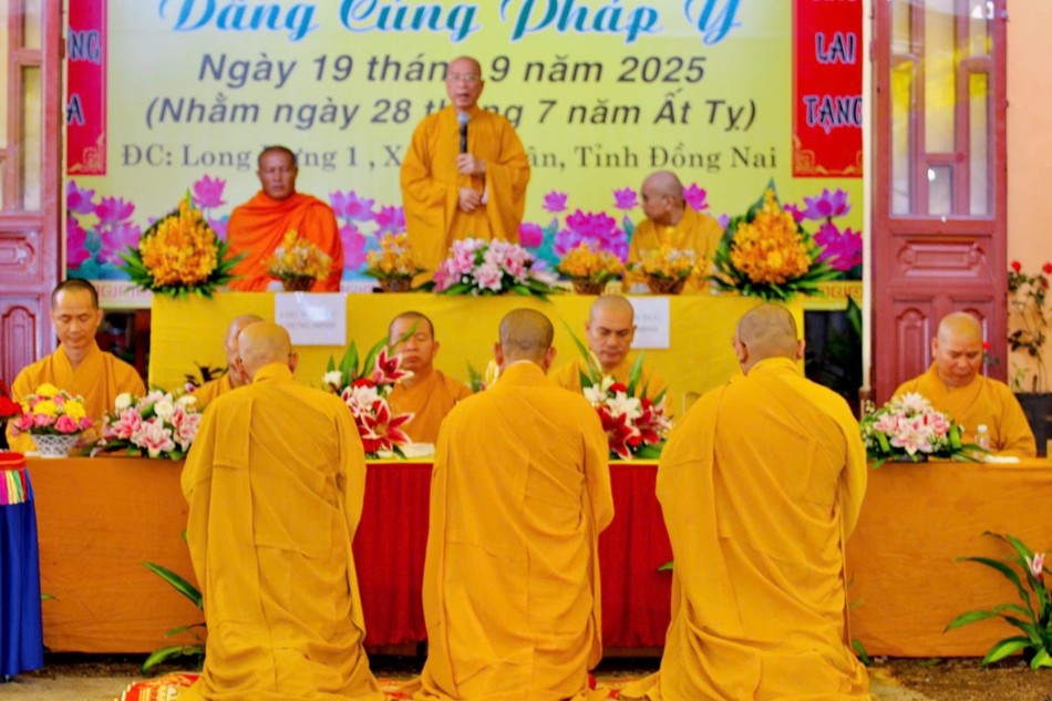 Thượng tọa Thích Huệ Khai ban đạo từ Thượng tọa Thích Huệ Khai ban đạo từ