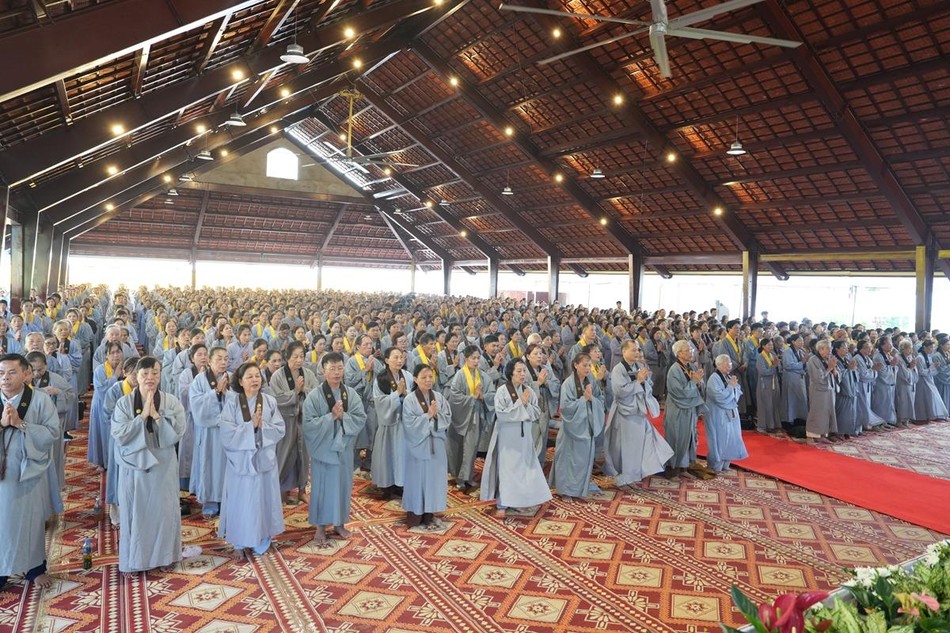 Phật tử tham dự khóa tu