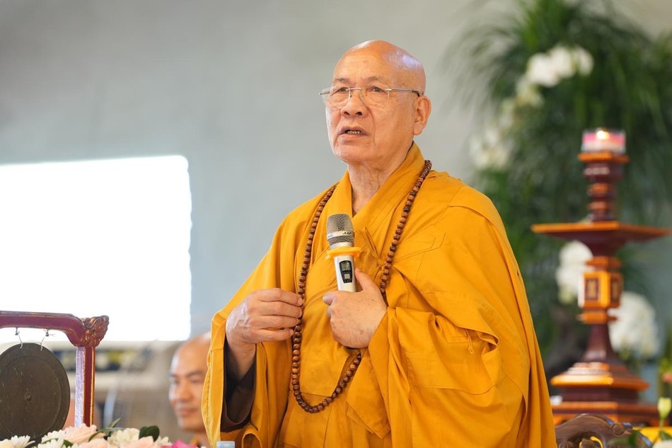 Hòa thượng Thích Quảng Tùng ban đạo từ