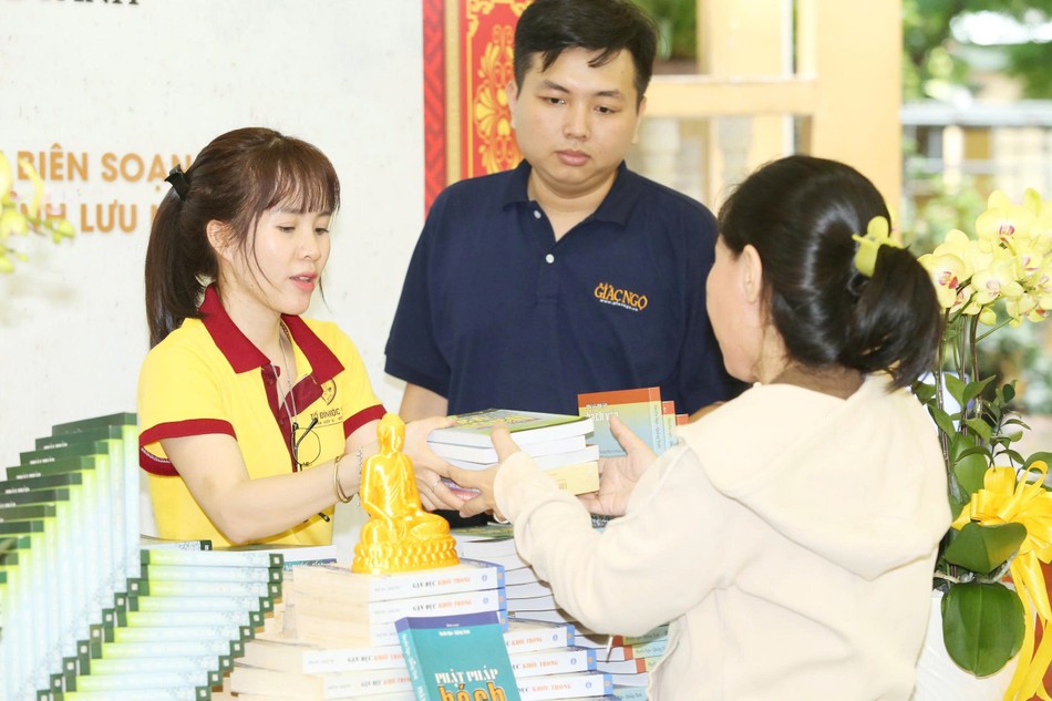 Cần khuyến khích sáng tác và biên soạn sách Phật giáo dành cho nhiều đối tượng khác nhau: thiếu nhi, thanh thiếu niên, người trẻ khởi nghiệp, người cao tuổi… để giáo pháp đi vào từng lứa tuổi, từng hoàn cảnh