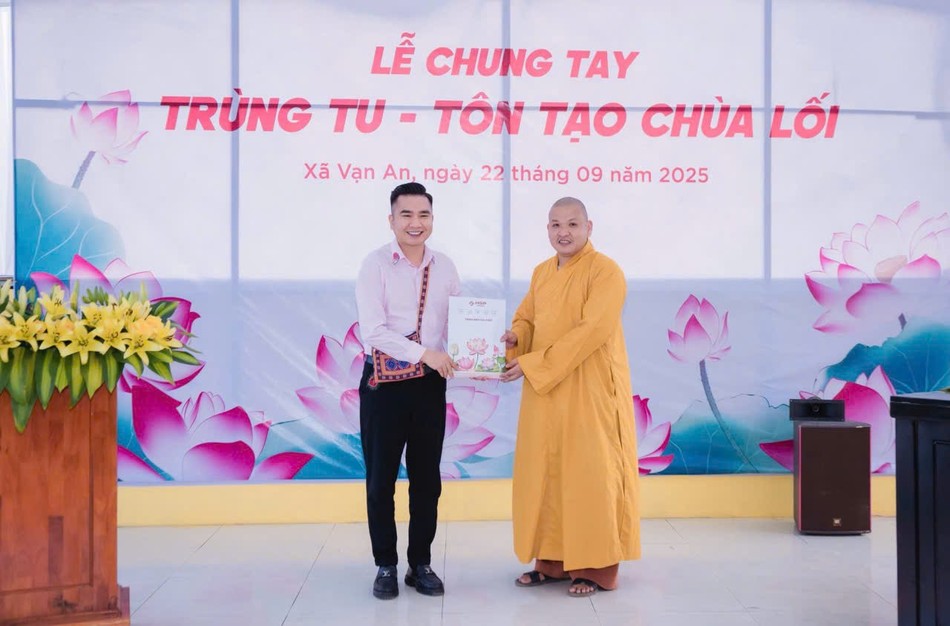 Đại diện Tập đoàn Hoàng Gia Phát chung tay tôn tạo chùa Lối