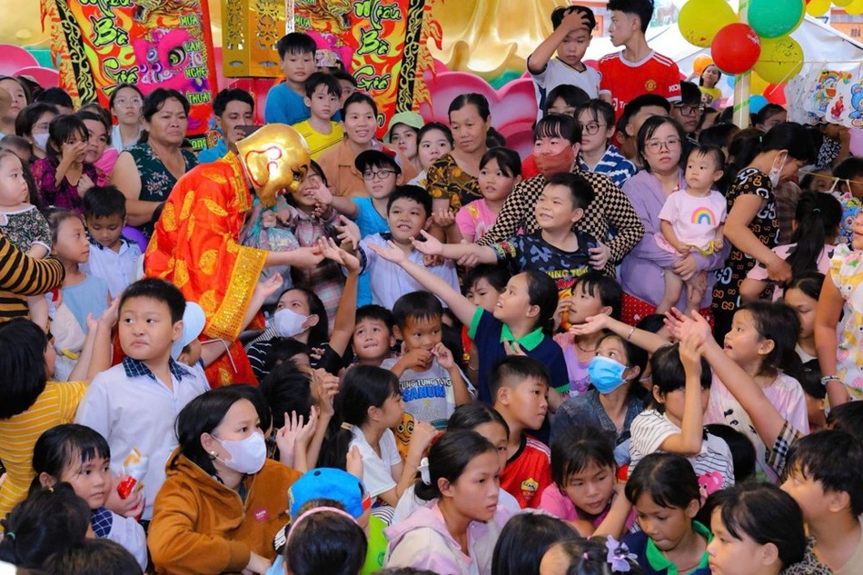 Hơn 500 em thiếu nhi về chùa Phước An vui hội Trung thu Hơn 500 em thiếu nhi về chùa Phước An vui hội Trung thu